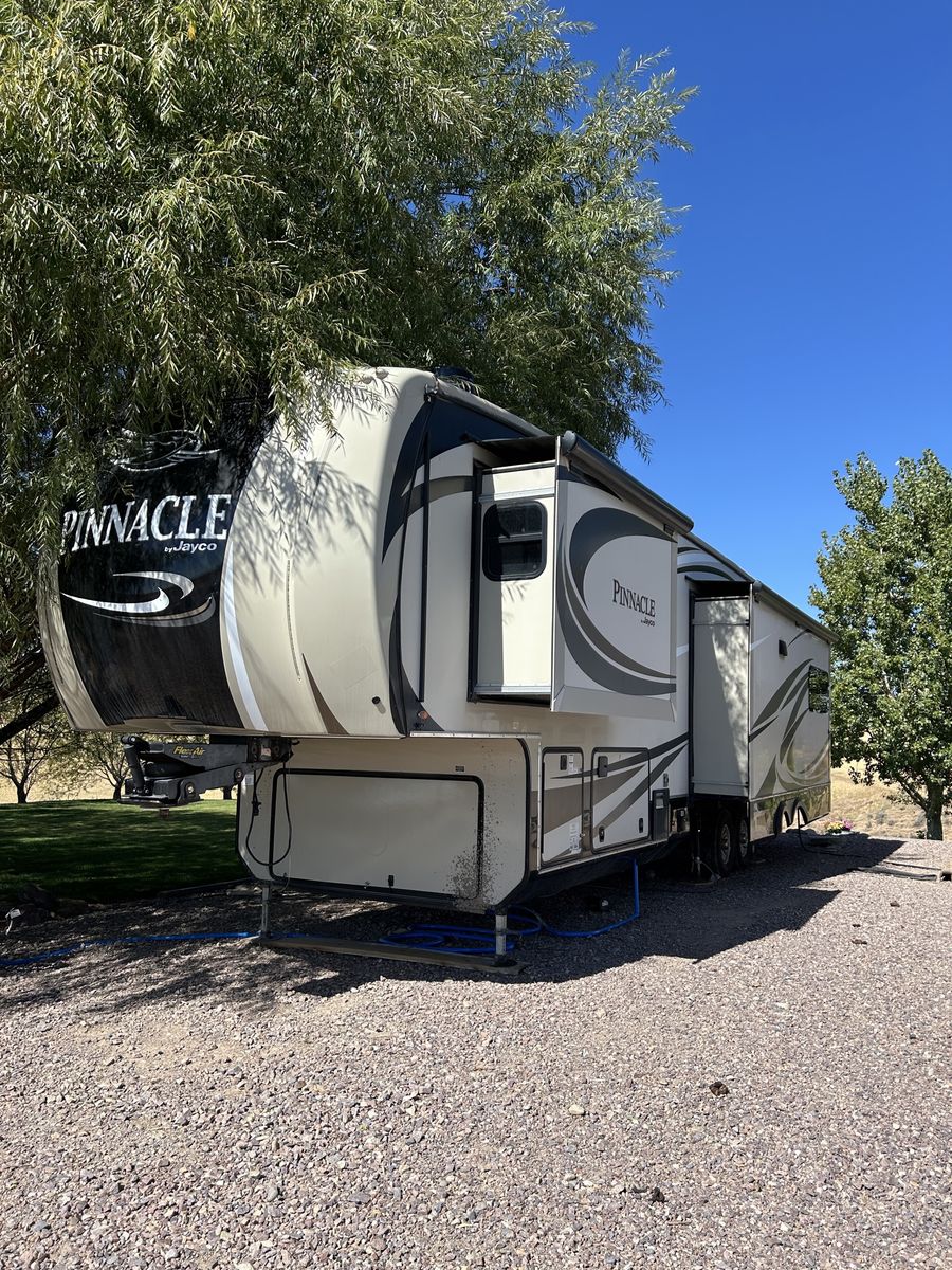 2017 Jayco Pinnacle