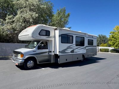 2005 Toyota 28 Foot Sleeps Up To 8 comfortably