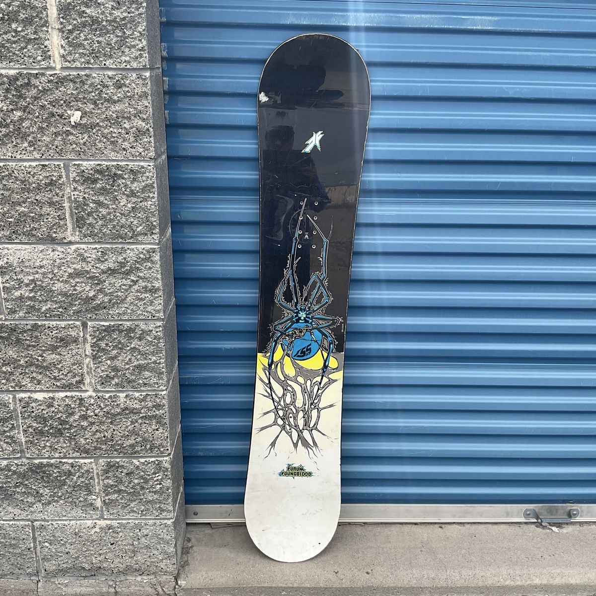 Forum Youngblood Spider Graphic Snowboard 155cm - Used Snowboarding Equipment