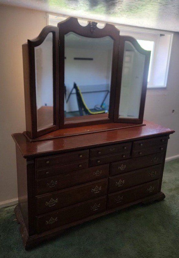 Nice Dresser w/ vanity