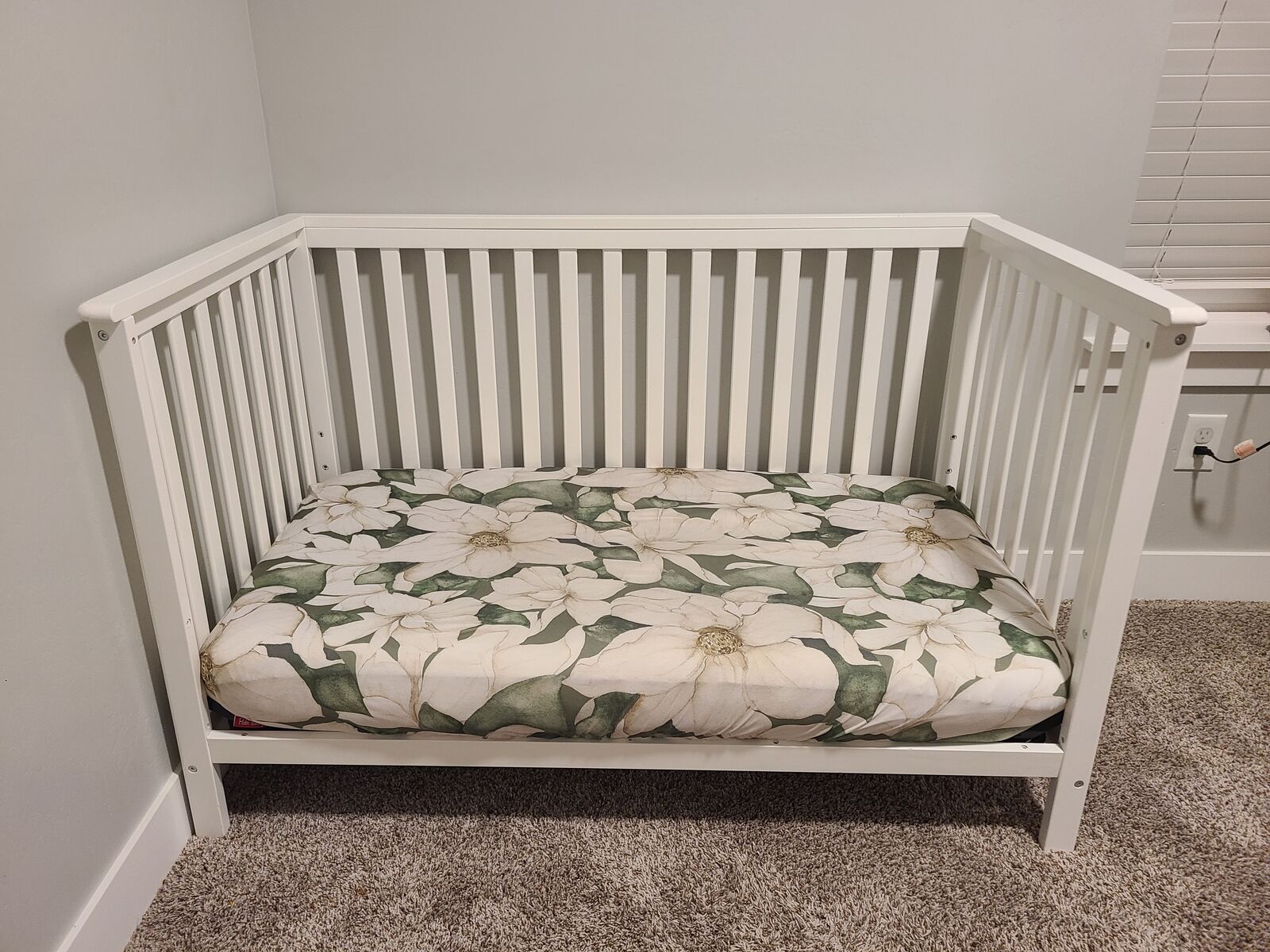 Height adjustable crib/bed bundle