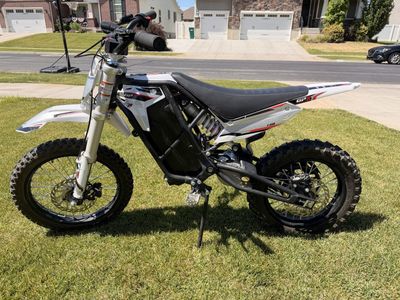 Moto E-60R Electric Dirt Bike - Only 150 Miles!