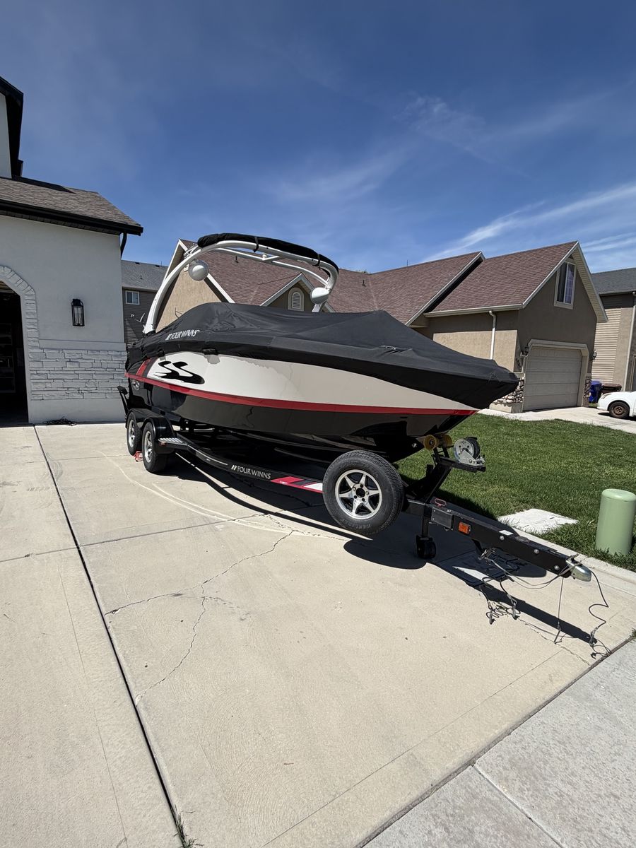 2013 Four Winns Signature series H210