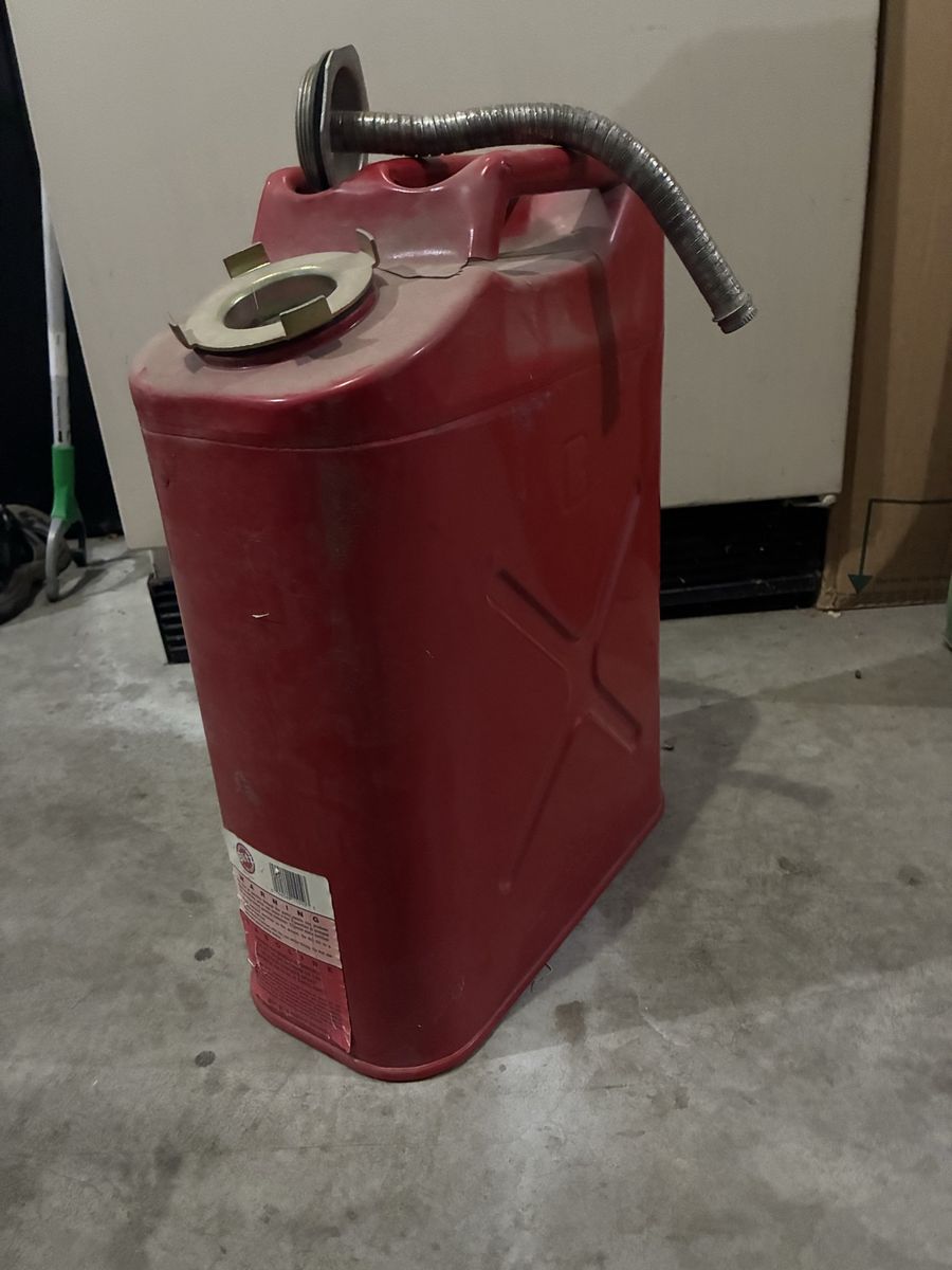 Gas can - metal 5 gallon