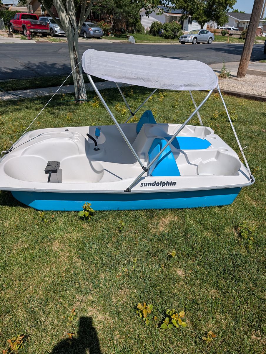 Paddle boat