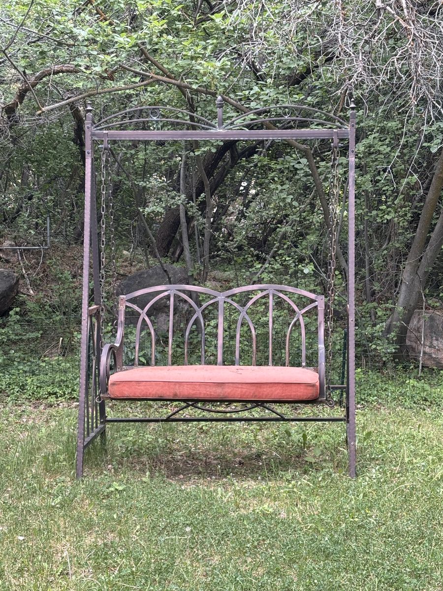 Beautiful Art Deco Design Yard Glider