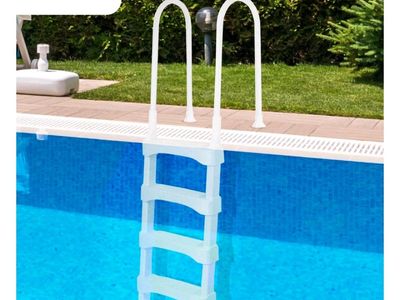 NIB Premium In Pool 5ft Ladder