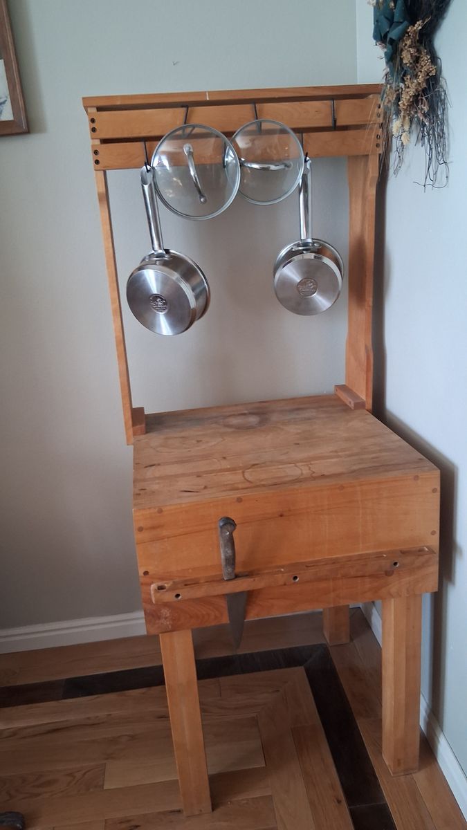 BUTCHER BLOCK WITH SHELF