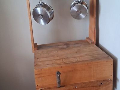 BUTCHER BLOCK WITH SHELF