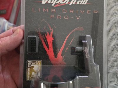 LIKE NEW VAPOR TRAIL PRO V ARROW REST