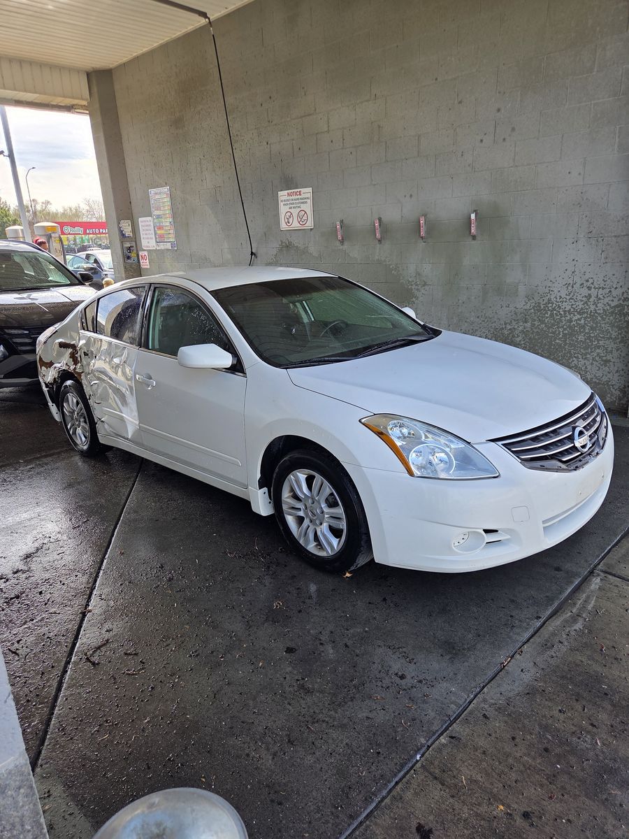 2010 nissan altima v6 auto fwd 100k miles CLEAN TITLE IN HAND NEED THIS GONE ASAP