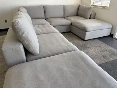 GRAY COSTCO MODULAR SECTIONAL SOFA COUCH & OTTOMAN