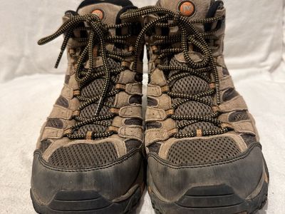 Merrell men’s size 11 walnut mesh, and Leather mid hiking boots