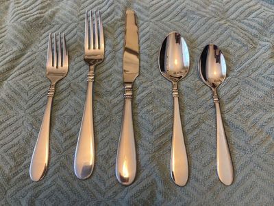 New Oneida Avondale 53 piece flatware Set