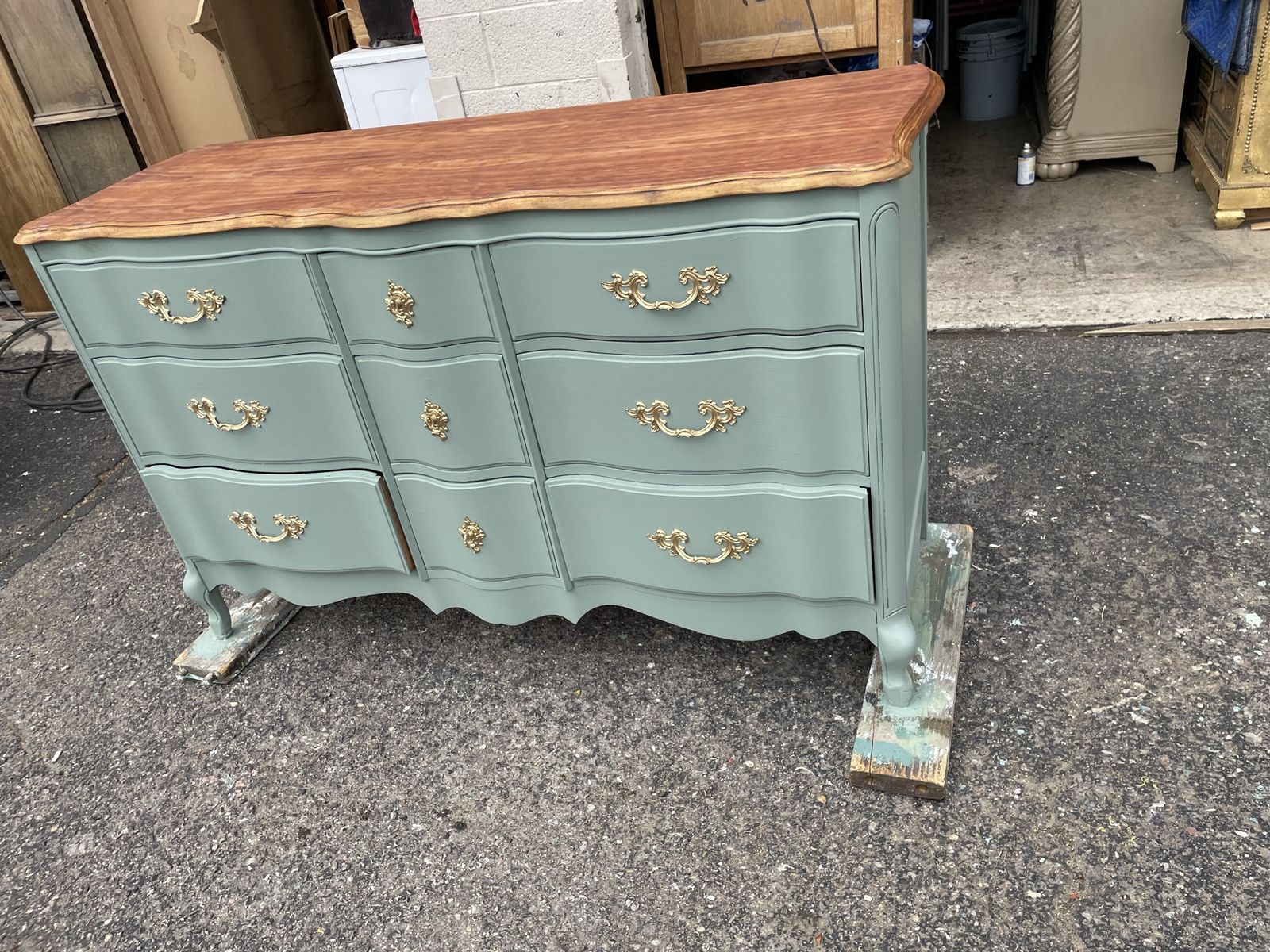 DRESSER 9 Drawers