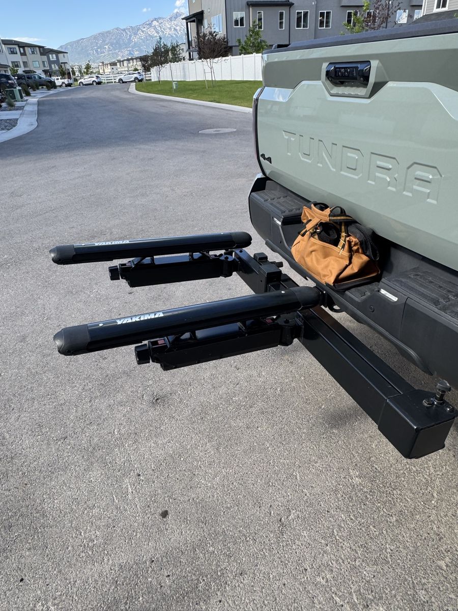 Yakima EXO Swing Base Hitch & EXO SnowBank Ski & Snowboard Rack (SwingBase + SnowBank)