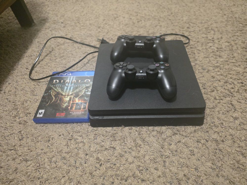 Pre-owned PS4 Slim - CUH 1225A | 2 Controllers, 500GB