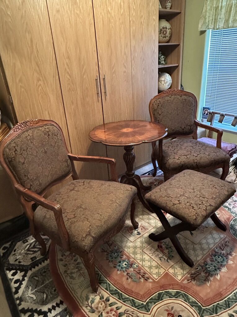 Lovely Sitting Room Set