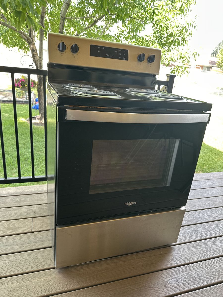 Whirlpool electric range and oven.