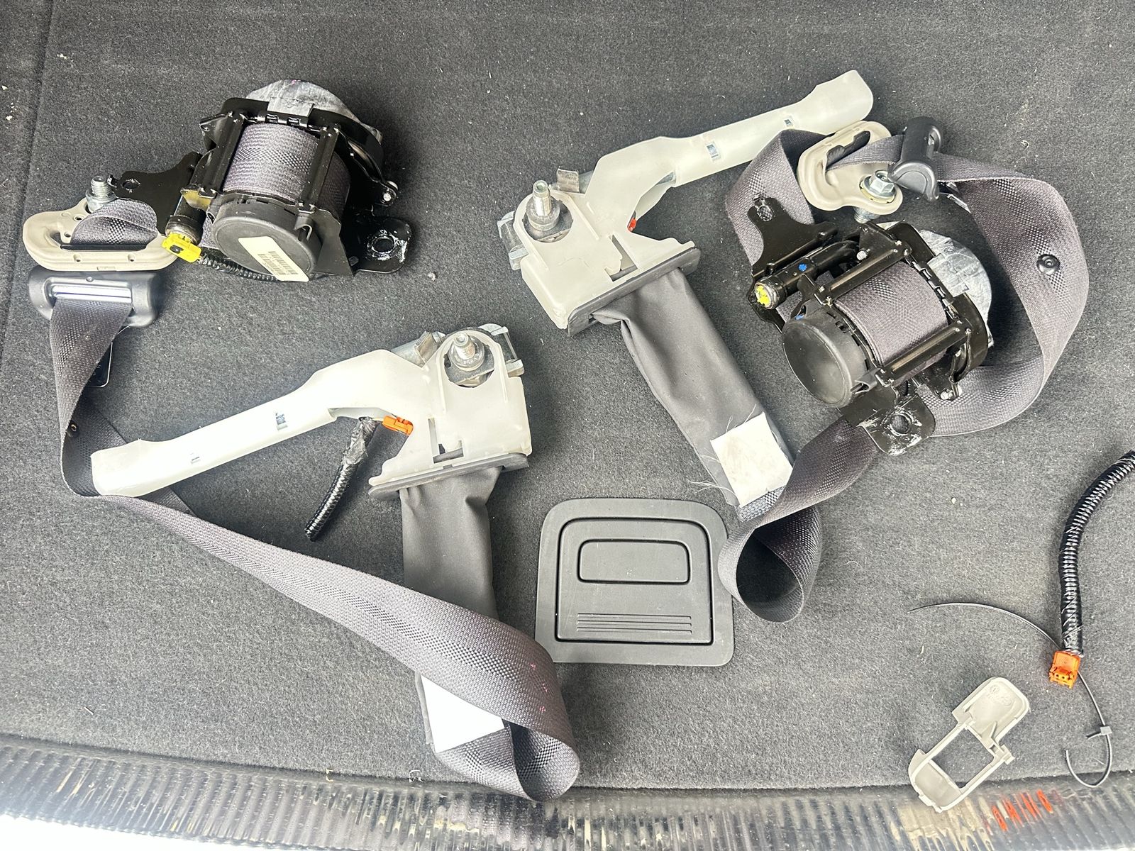 Seat belts 2019 Nisan Sentra