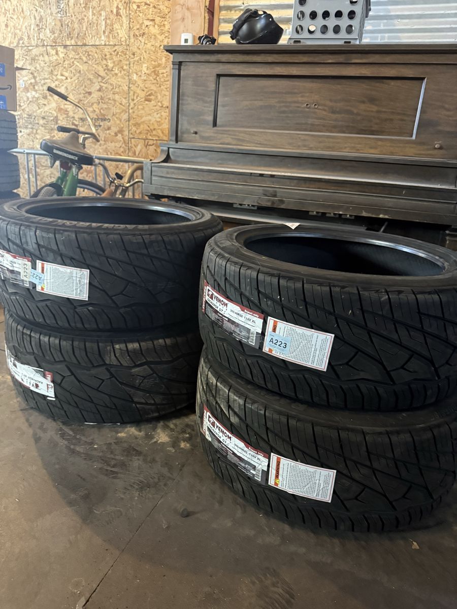 305/40r22 venom rag streets