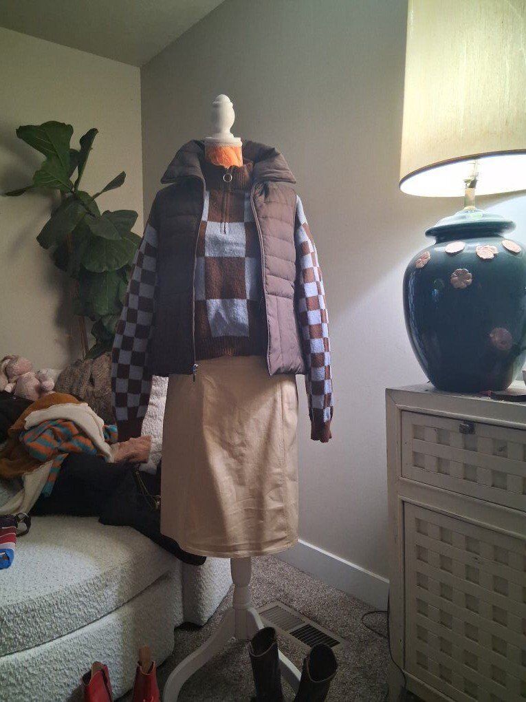 Chaus beige skirt sz 12