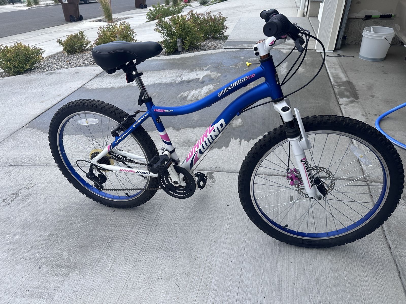 24” Genesis Whirlwind Mountain Bike - Blue/Pink, 21 speeds, front Disc Brakes