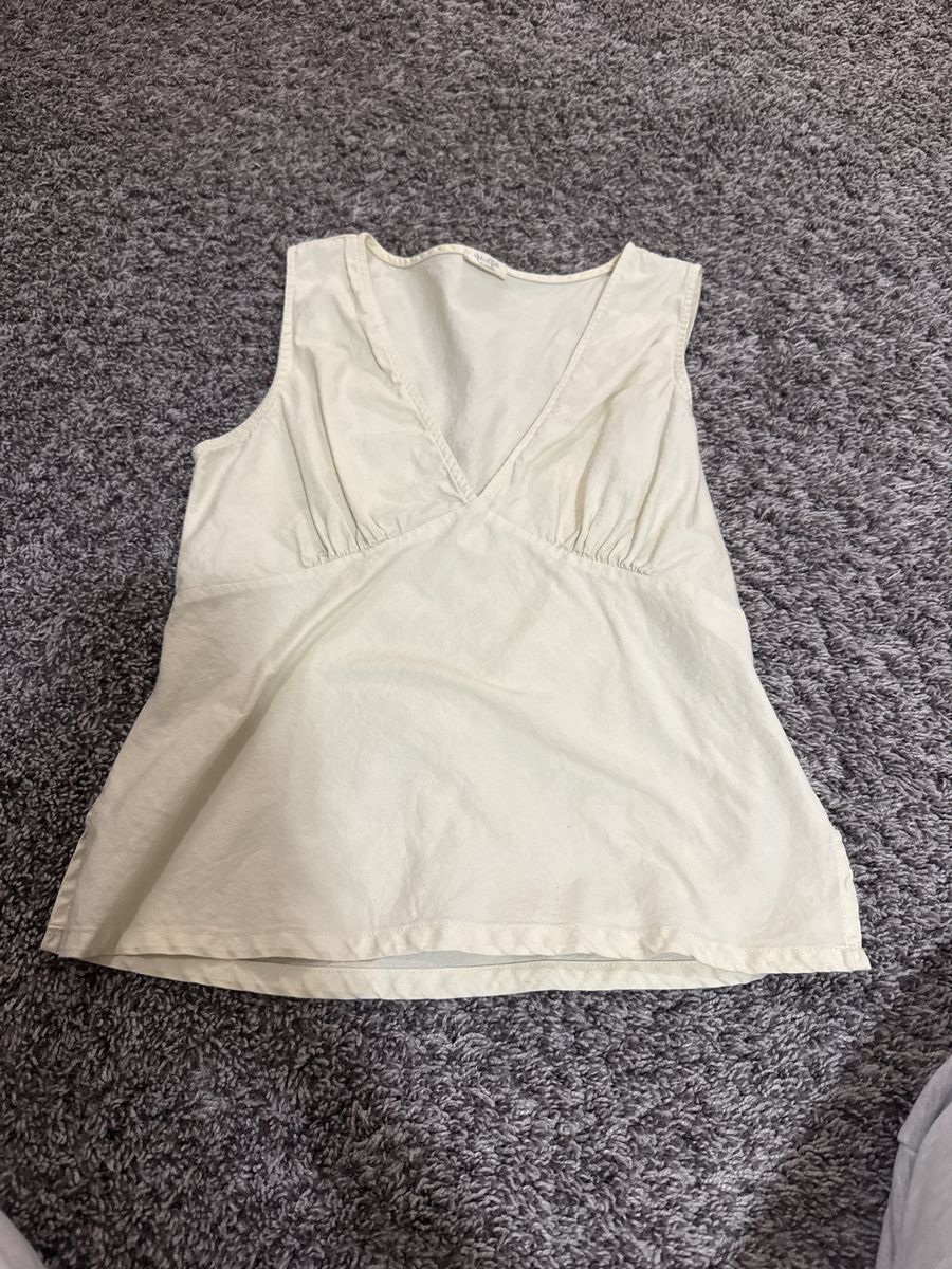 Brandy Melville Light yellow Sleeveless V-Neck Top Size(medium)