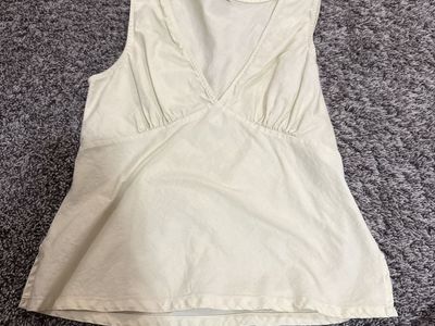 Brandy Melville Light yellow Sleeveless V-Neck Top Size(medium)