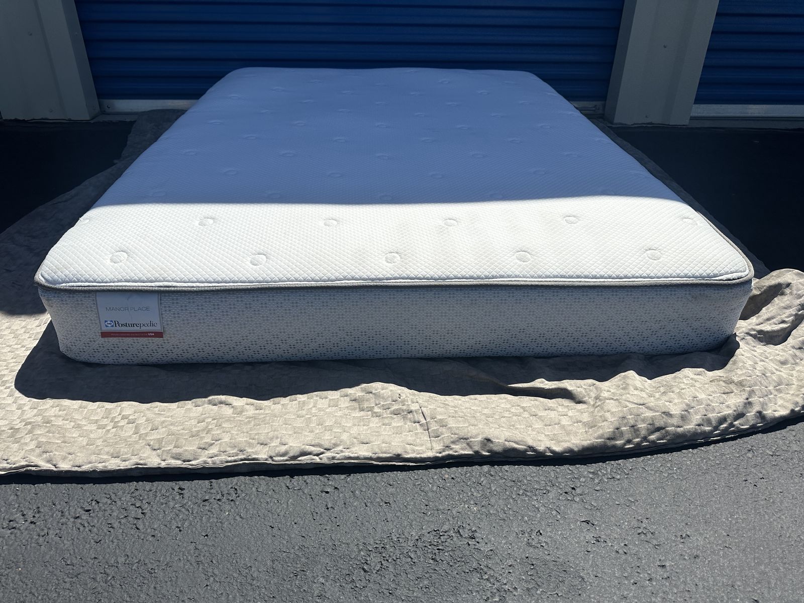 Hardly Used Queen 9” Serta Posturepedic Mattress