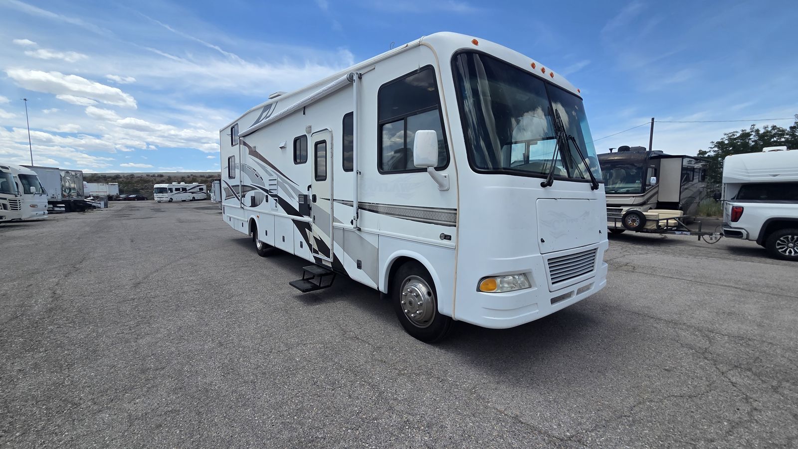 2007 Damon Outlaw 3611 Motorhome Toyhauler, come get it before it's gone