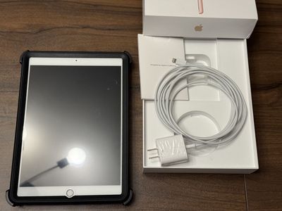 Gold Apple iPad 7th Gen (32GB, Wi-Fi) – Excellent Condition – OtterBox Defender + Box Included