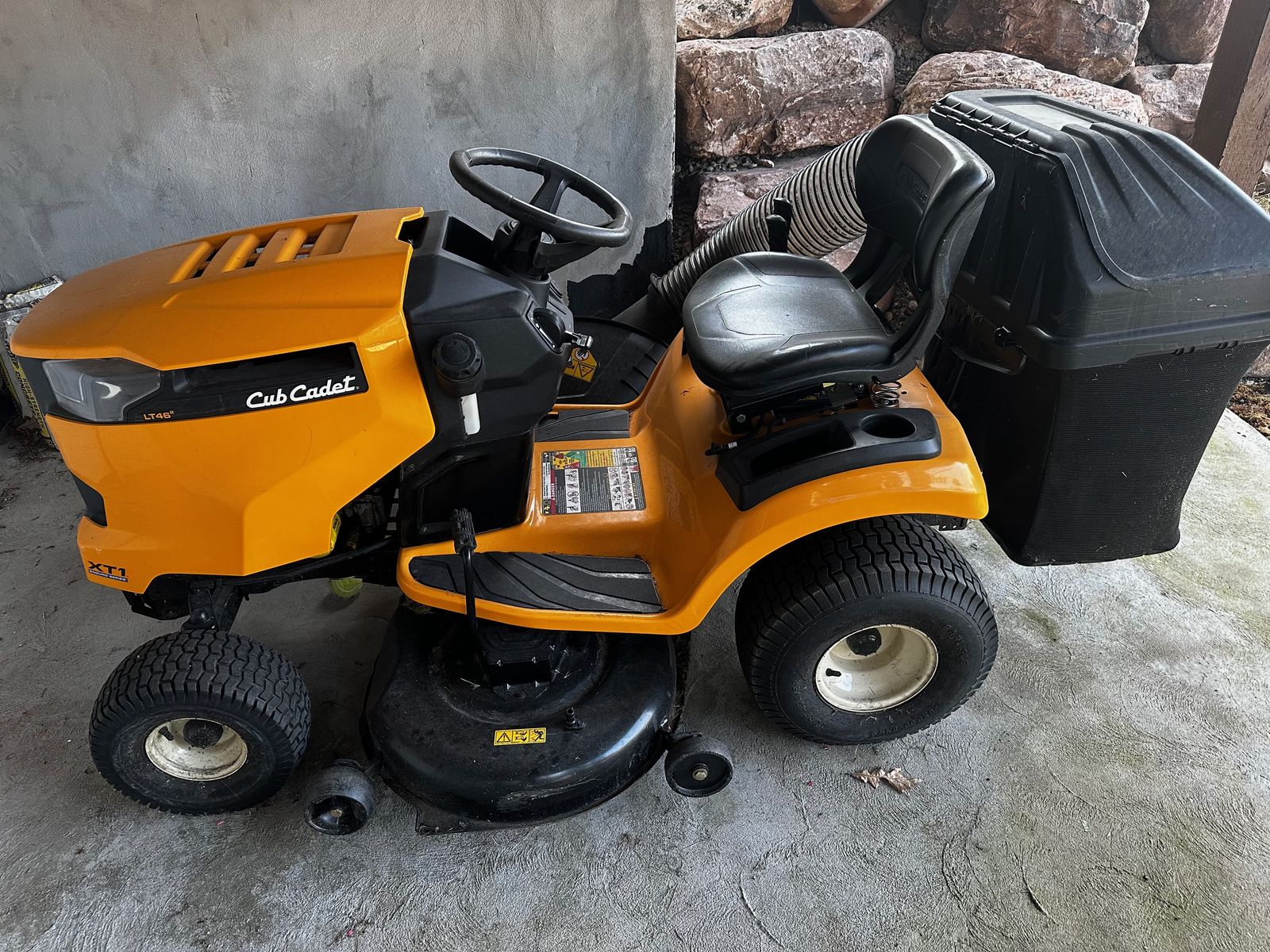 Cub Cadet XT1 LT46" 22hp tractor lawnmower