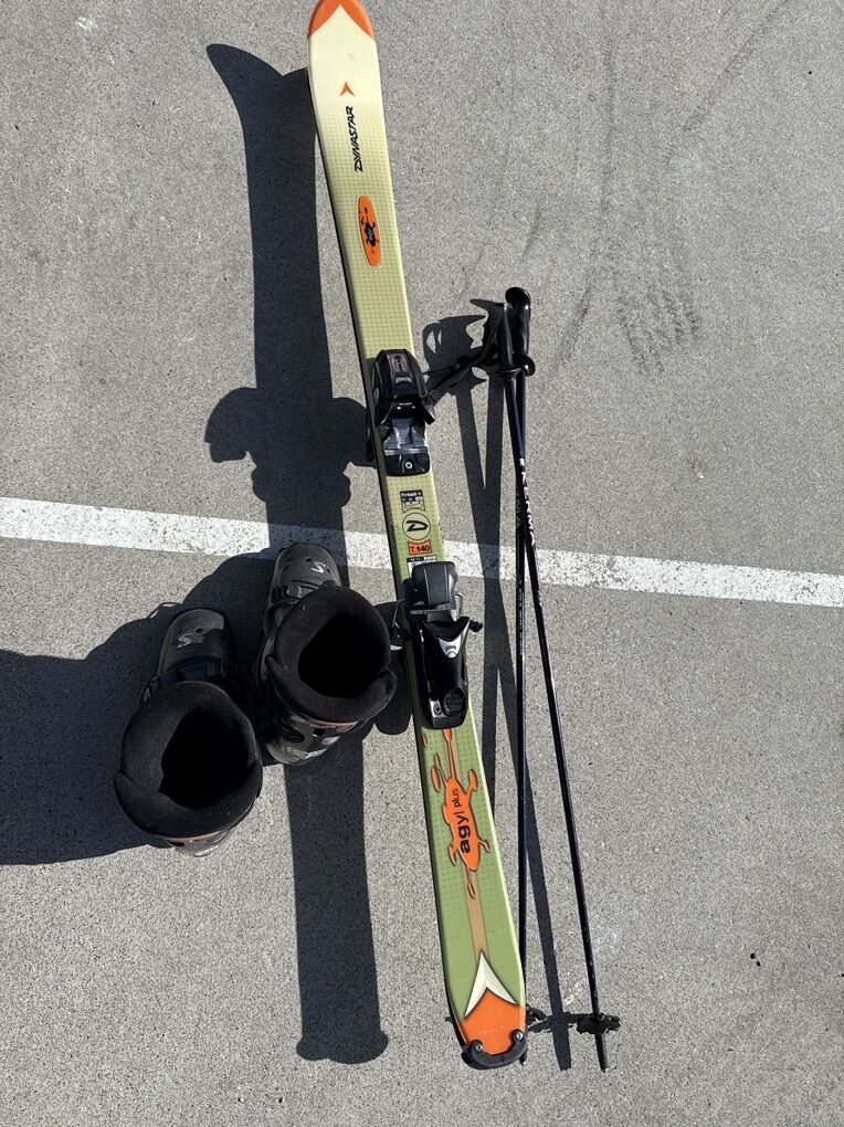 Dynastar Agyl Ski lot, skis, boots and poles