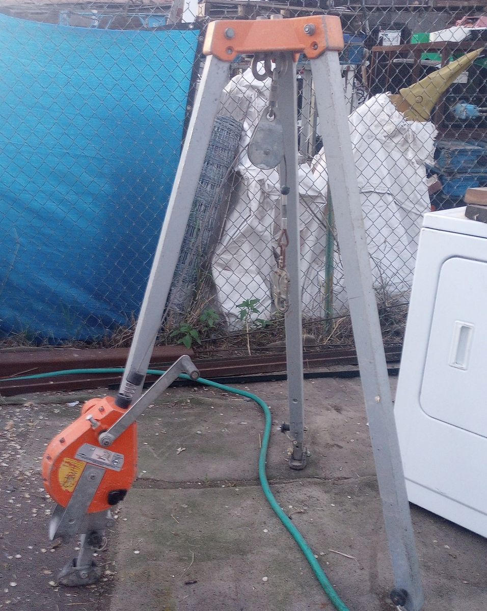 Fall arrest tripod