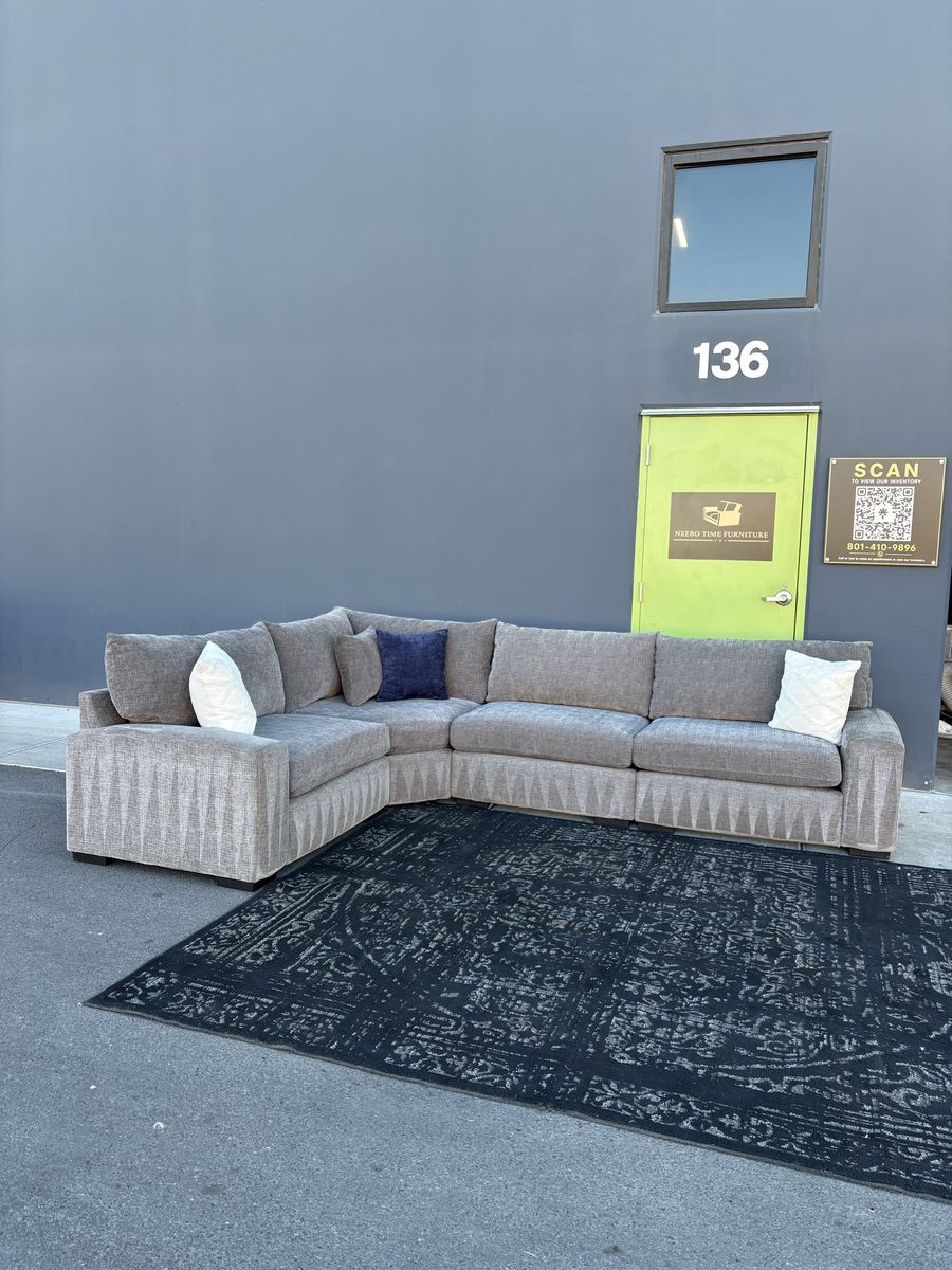 4-Piece Sectional (Free Delivery )