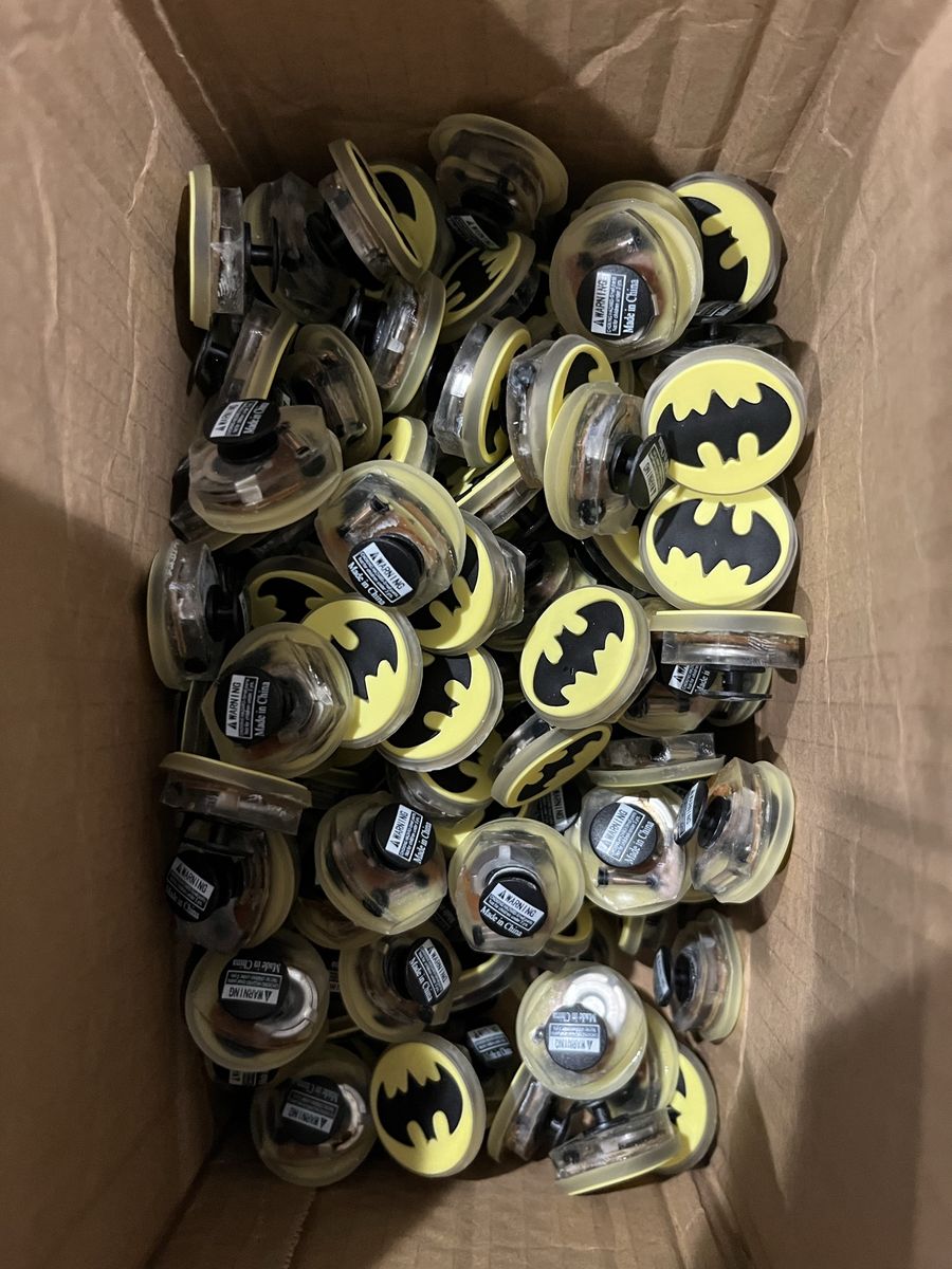 Batman Logo Yellow & Black Shoelaces Charms / Buttons - Made in China