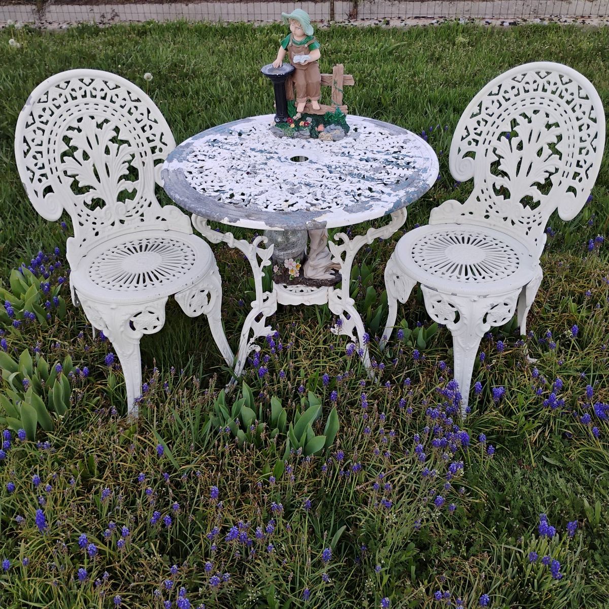 Vintage Cast Aluminum 3 Piece Bistro-Patio Set Set