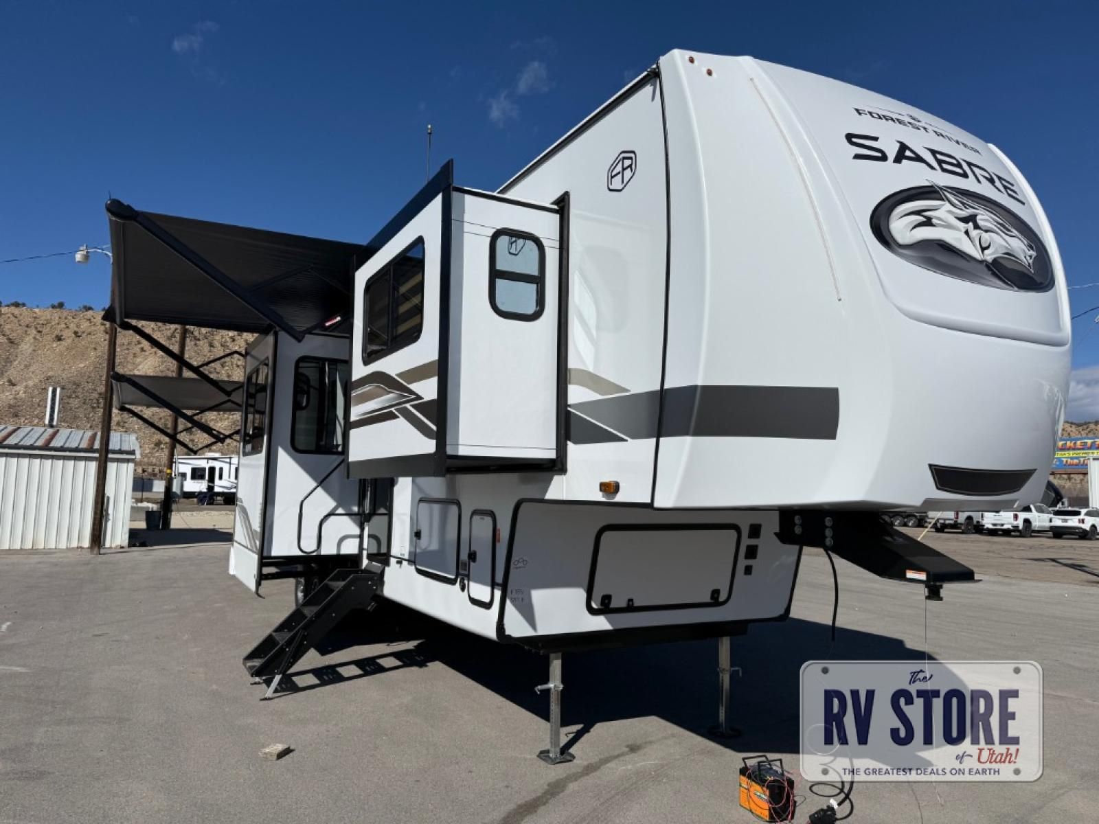 2026 Forest River RV Cherokee Sabre 37FLH FRONT LIVING, FIFTH WHEEL, COUPLESE COACH, CHEROKEE