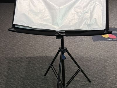 Photographic curved clamshell/reflector panel...