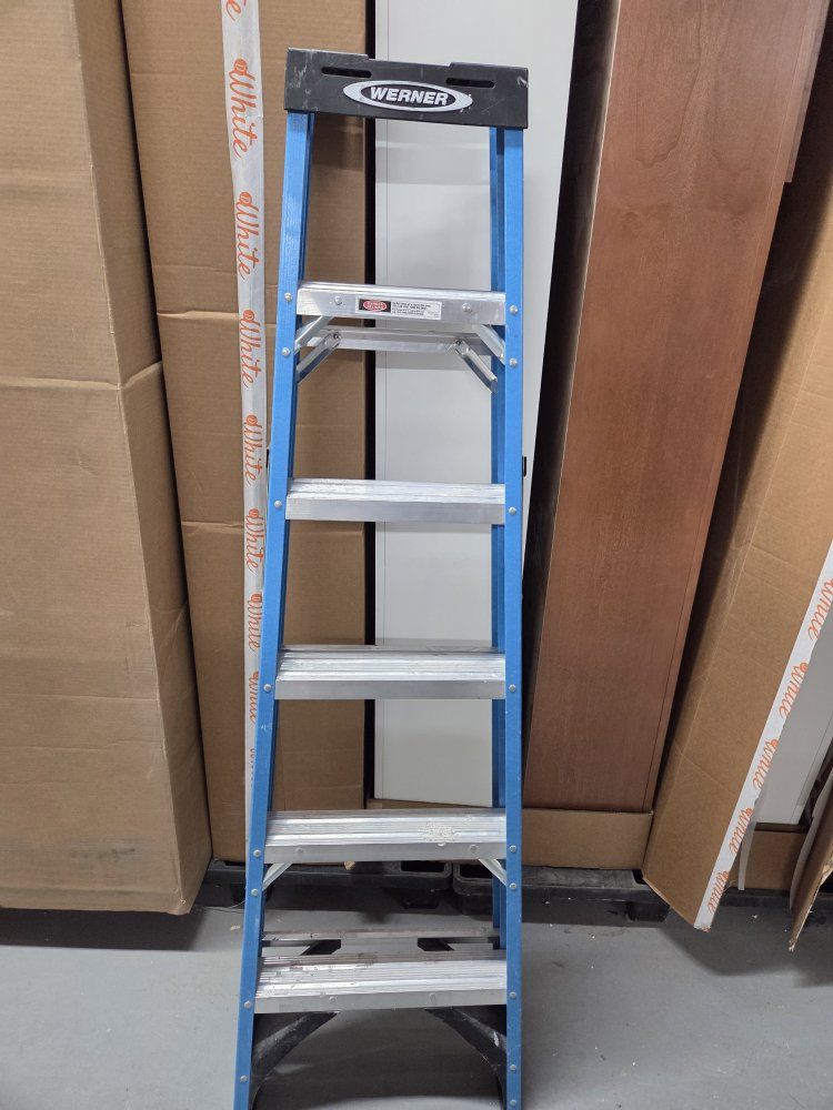 Werner 6ft Fiberglass Step Ladder, 250lb Type I Duty Rating, Blue/Silver, Excellent Condition
