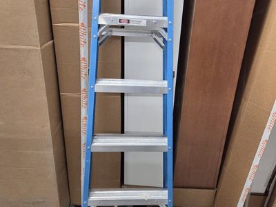 Werner 6ft Fiberglass Step Ladder, 250lb Type I Duty Rating, Blue/Silver, Excellent Condition