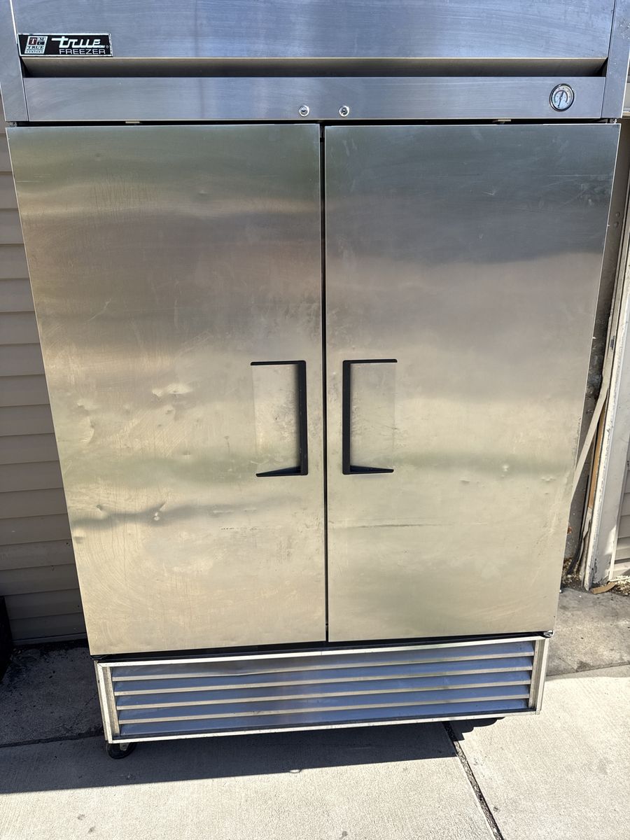 TRUE T-49F Commercial Freezer – Double Door