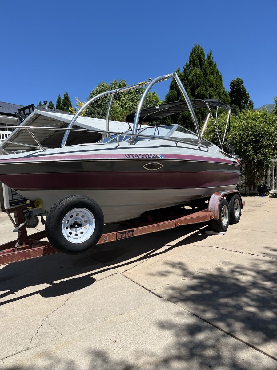 20 ft Maxum  $3800
