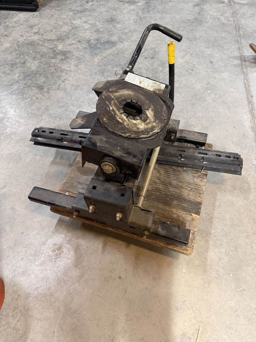 Husky Easy Roller Adjustable 5th wheel Hitch