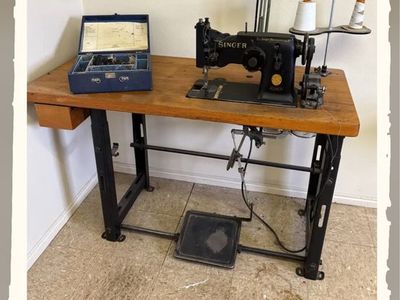 Vintage Singer 31-15 Heavy Duty Industrial Sewing Machine with Table & Accessories