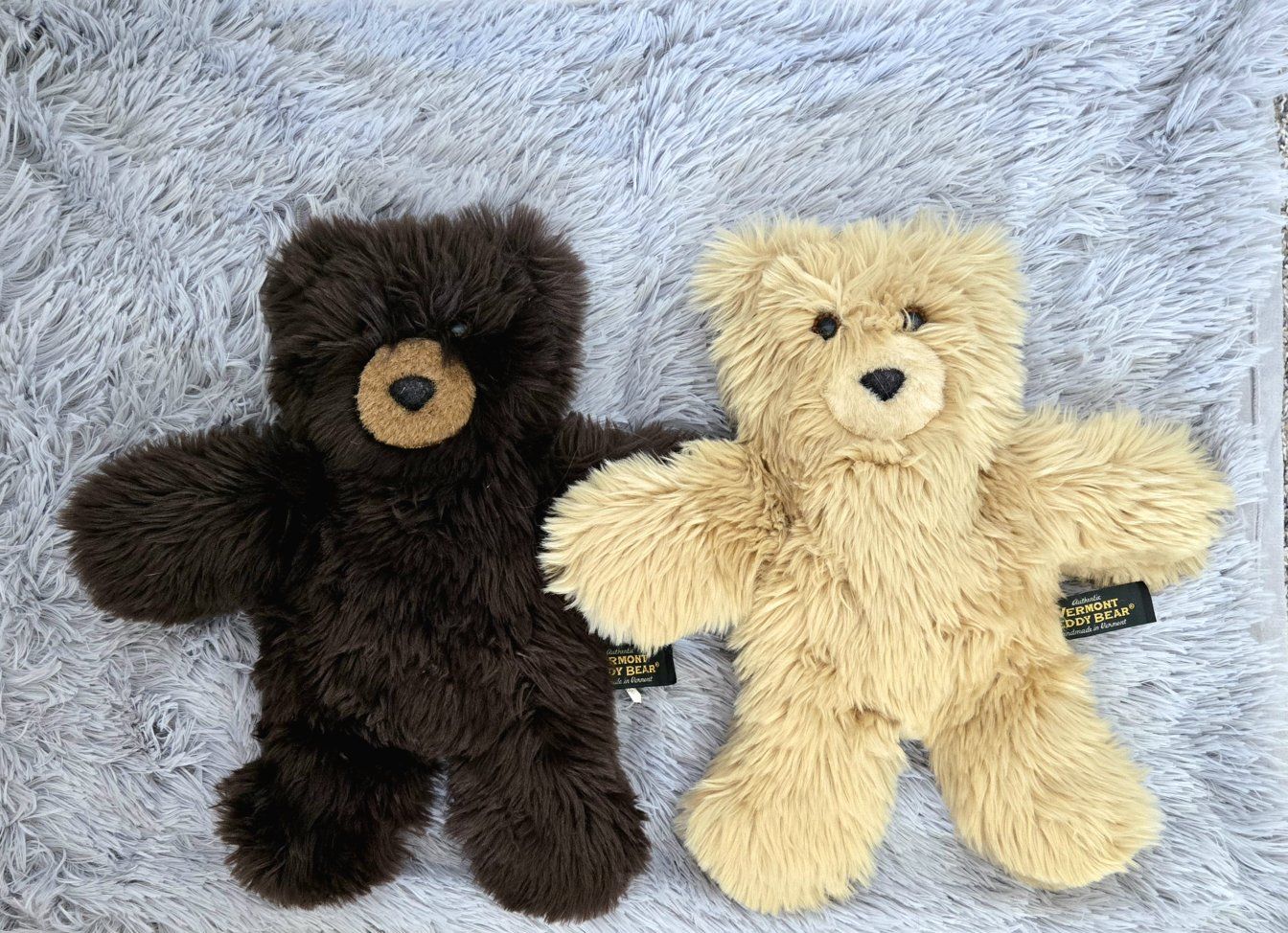 2x ​Vintage Vermont Teddy Bear Co. Plush Pair (2009) – Excellent Condition!