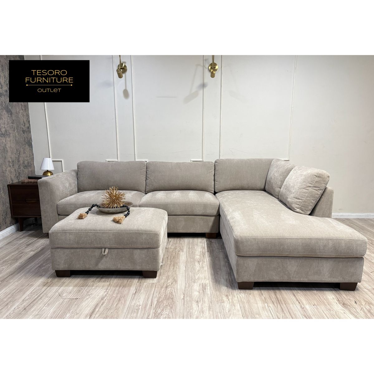 THOMASVILLE WALSEN SECTIONAL AND OTTOMAN
