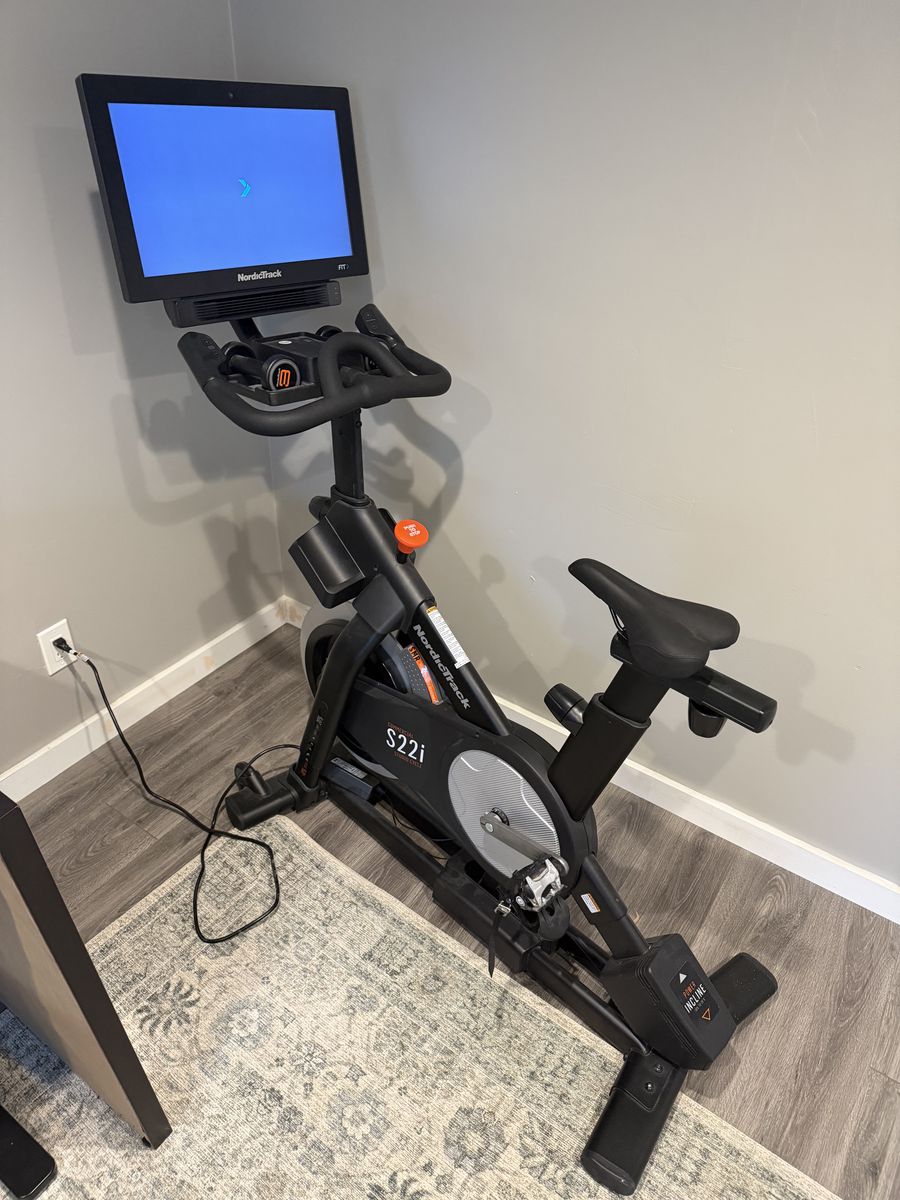 NordicTrack Commercial S22i Studio Bike – Excellent Condition