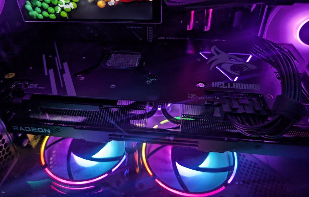 PowerColor Hellhound AMD Radeon RX 7900 XTX 24GB GDDR6 Gaming Graphics Card, Excellent Condition